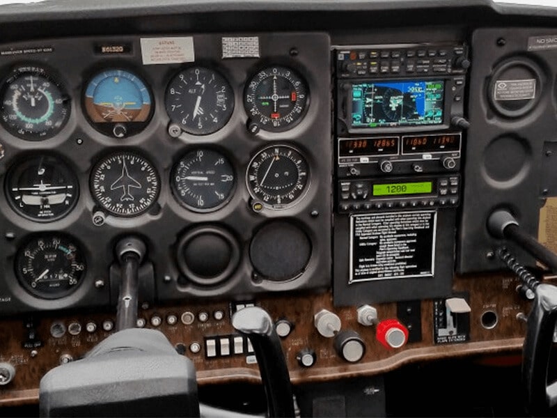 Cessna 172 flight panel interior